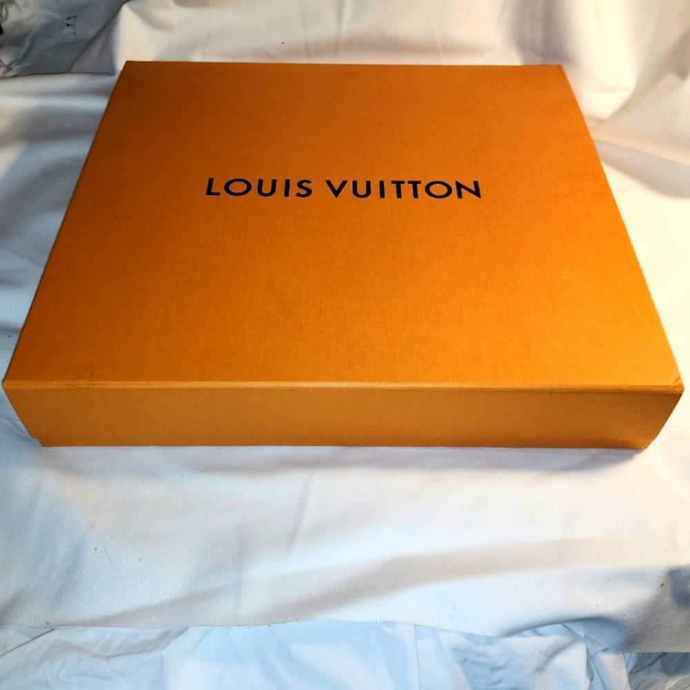 Louis Vuitton Gift Box - Picture 2 of 9